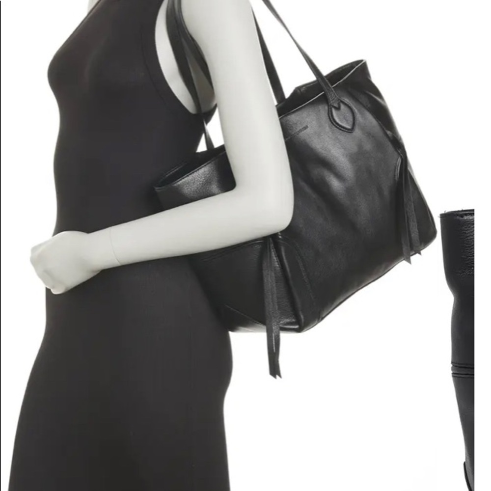 Chelsea Tote Bag
AIMEE KESTENBERG